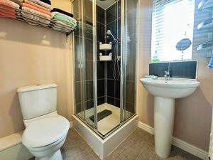 Ensuite- click for photo gallery